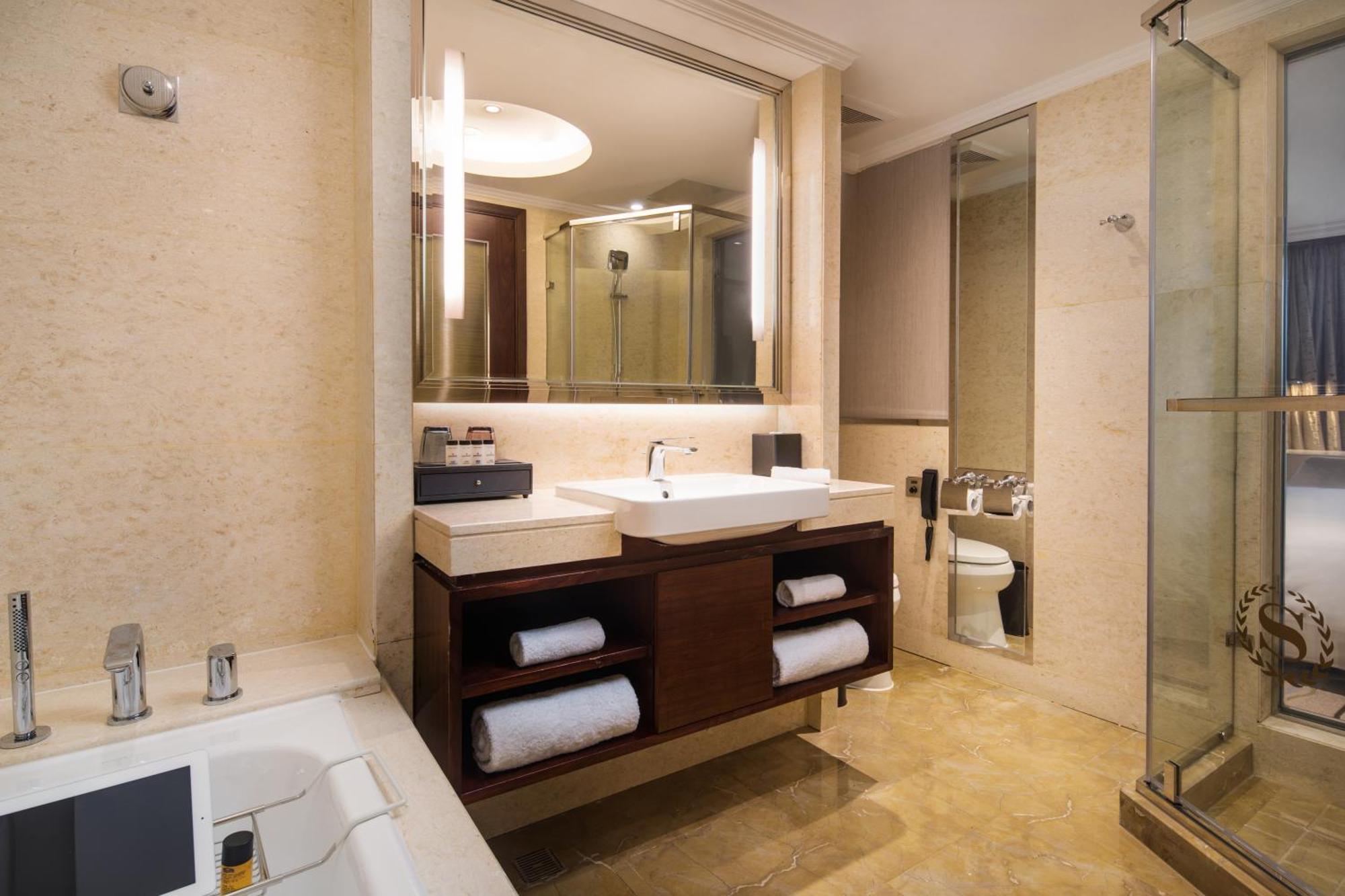 Sheraton Nanjing Kingsley Hotel & Towers Екстериор снимка